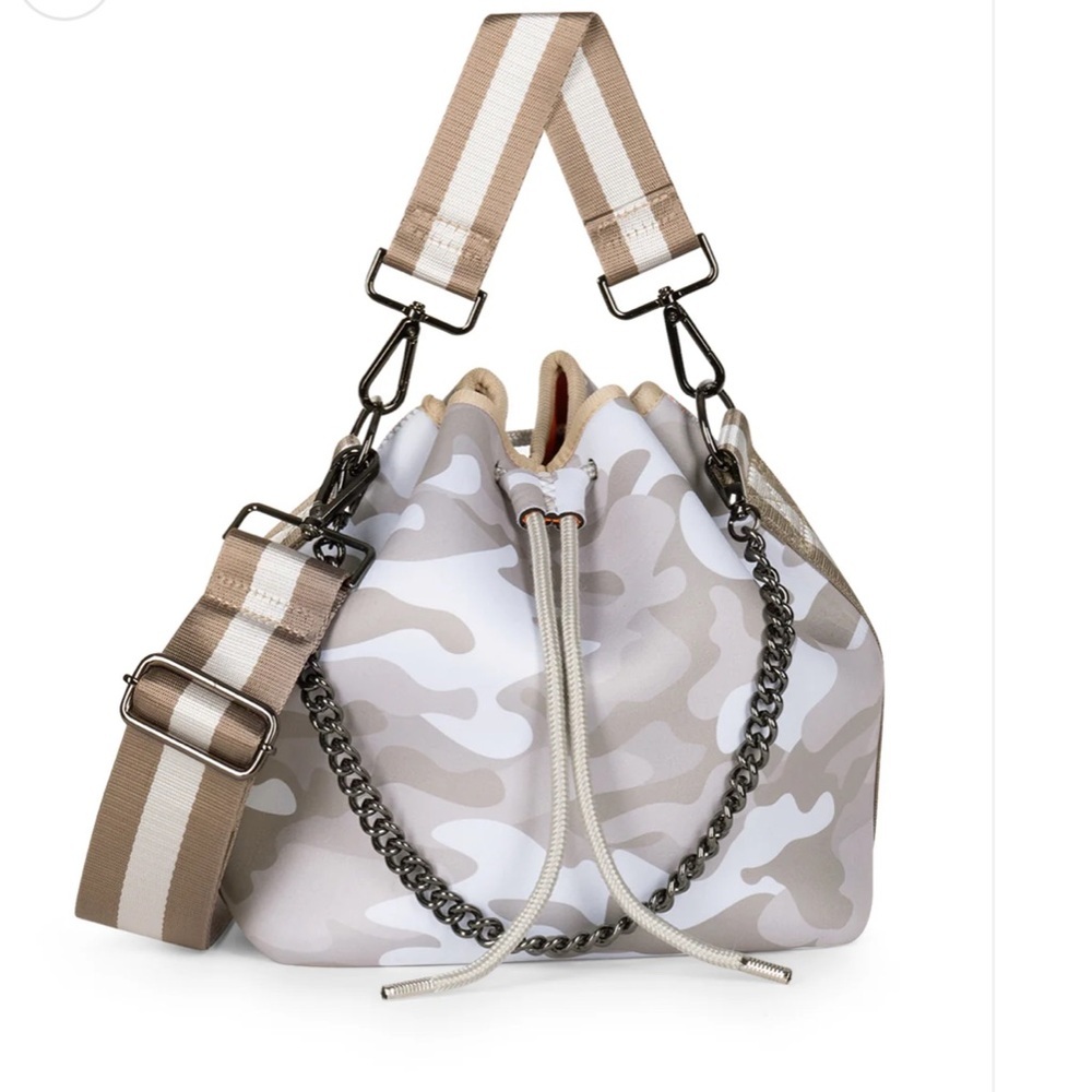 Haute Shore Zoe Sahara Camo Neoprene Bucket Bag Tan Cream With Wristlet - Picture 3 of 5